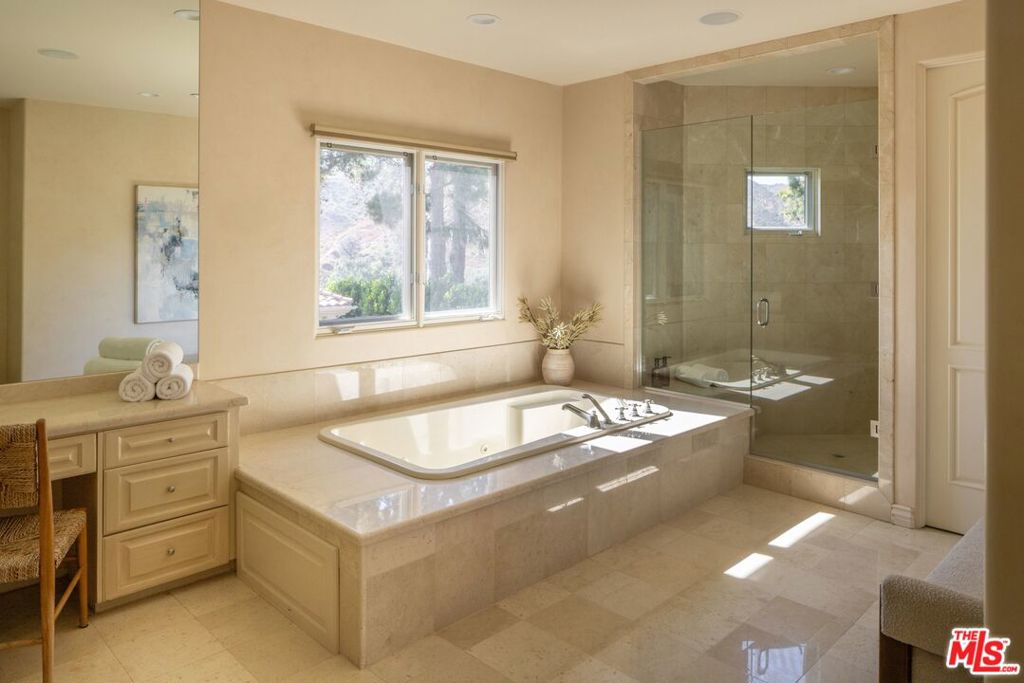 13731 Romany Drive Property Photo 24