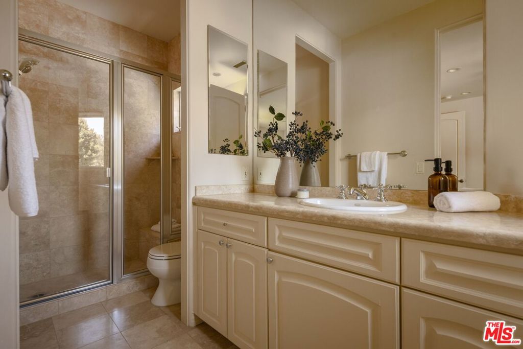 13731 Romany Drive Property Photo 27