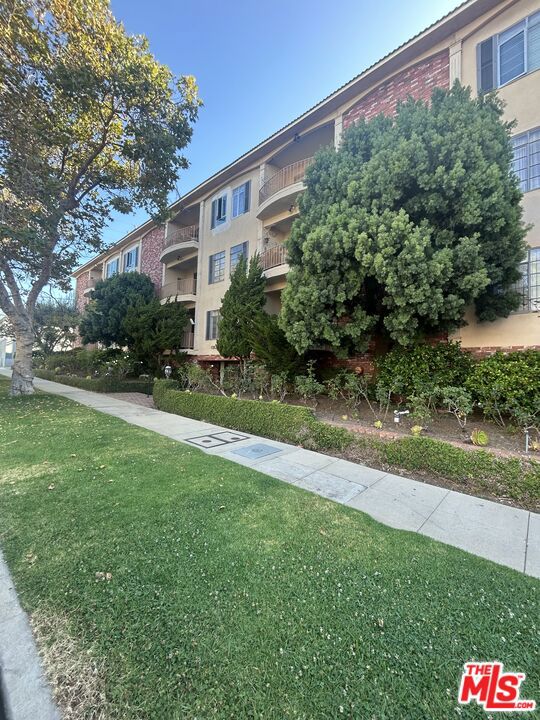 1818 Pelham Avenue 103 Property Photo 3