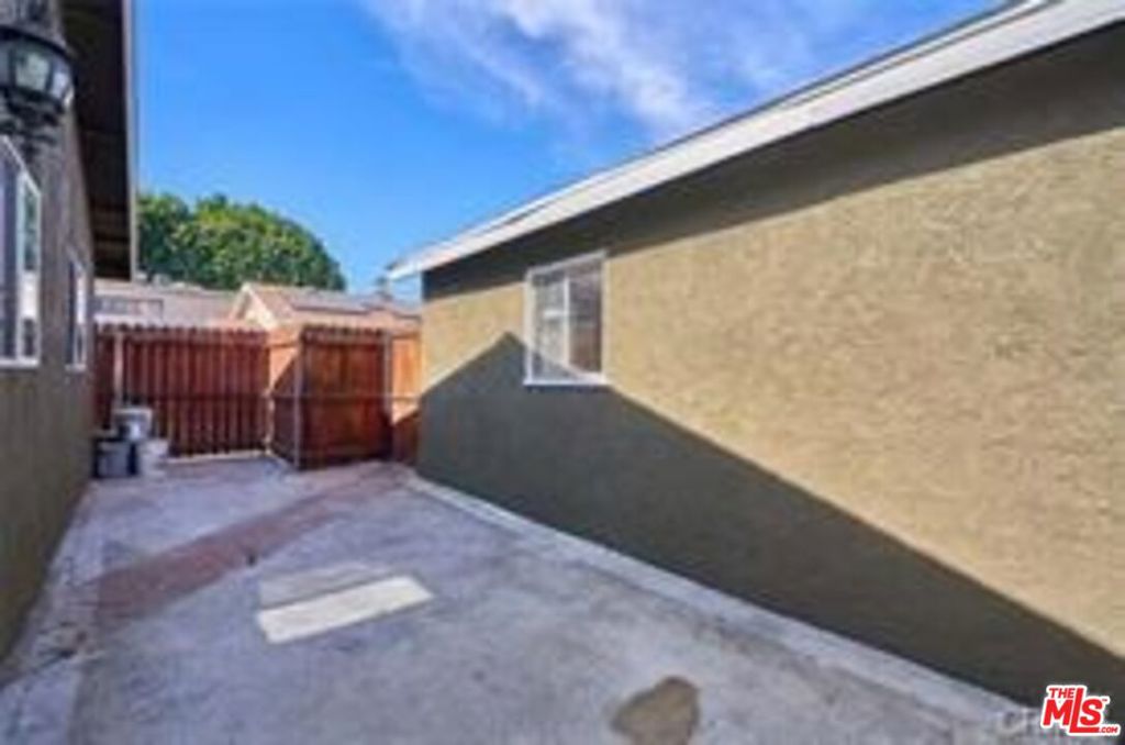 6850 Radford Avenue Property Photo 33
