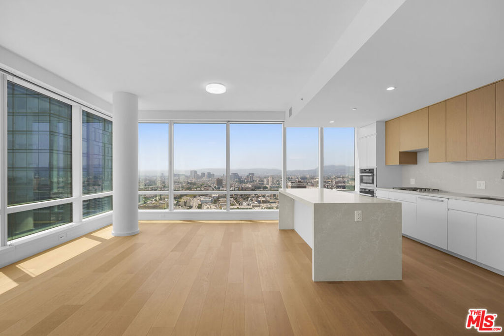 877 Francisco Street 2811 Property Photo 4
