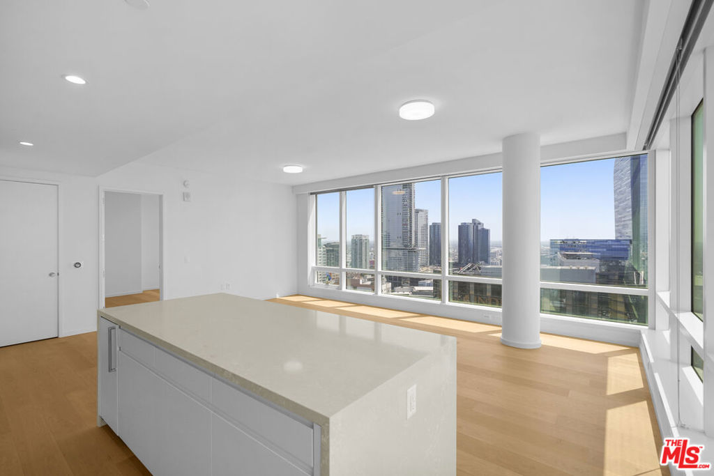 877 Francisco Street 2811 Property Photo 6