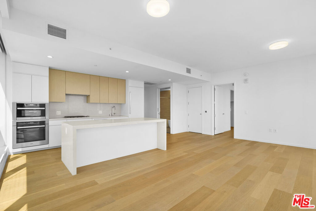 877 Francisco Street 2811 Property Photo 9