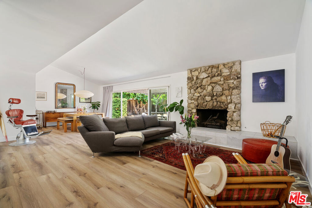22429 Bessemer Street Property Photo 8
