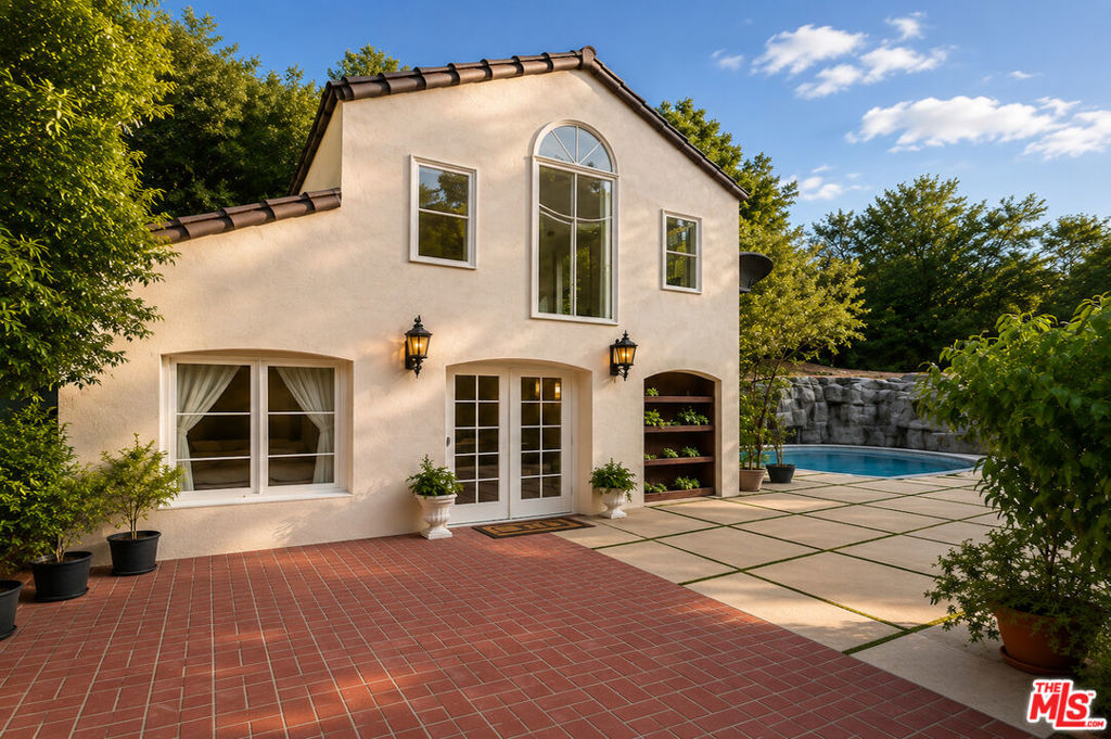 1174 Coldwater Canyon Drive Property Photo 8