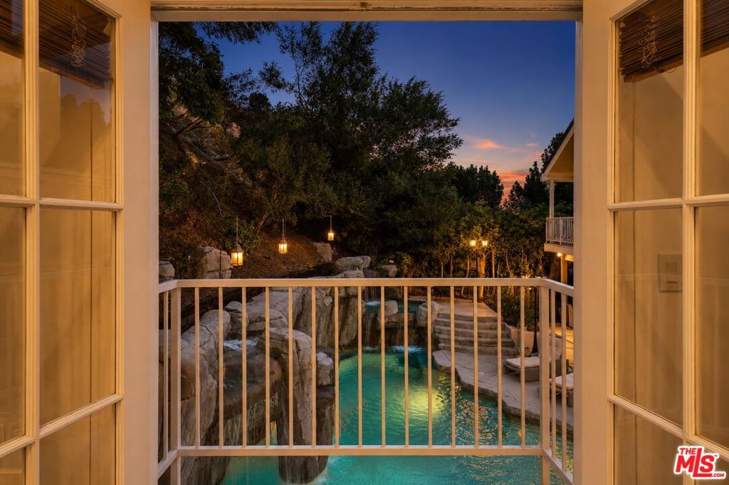 1174 Coldwater Canyon Drive Property Photo 19
