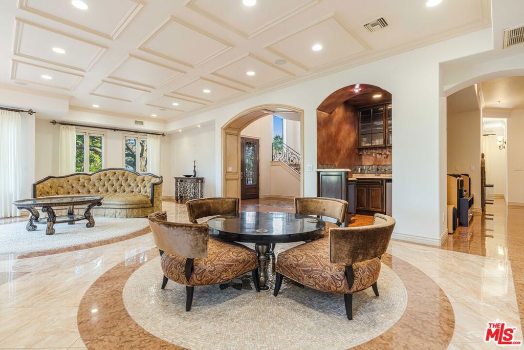 868 Braewood Court Property Photo 3
