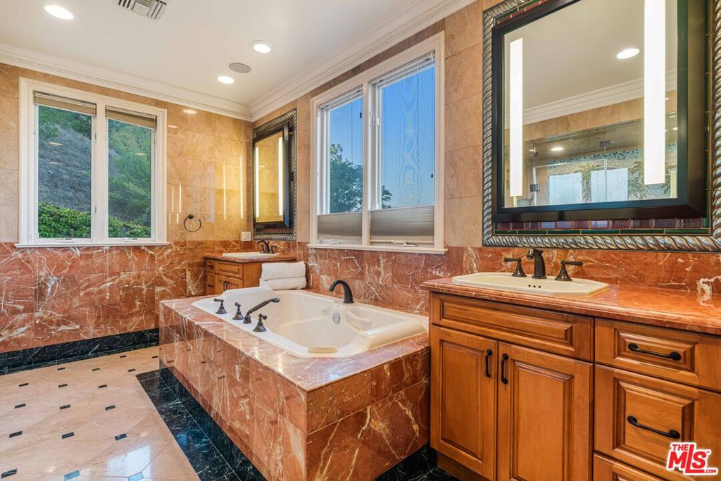 868 Braewood Court Property Photo 34