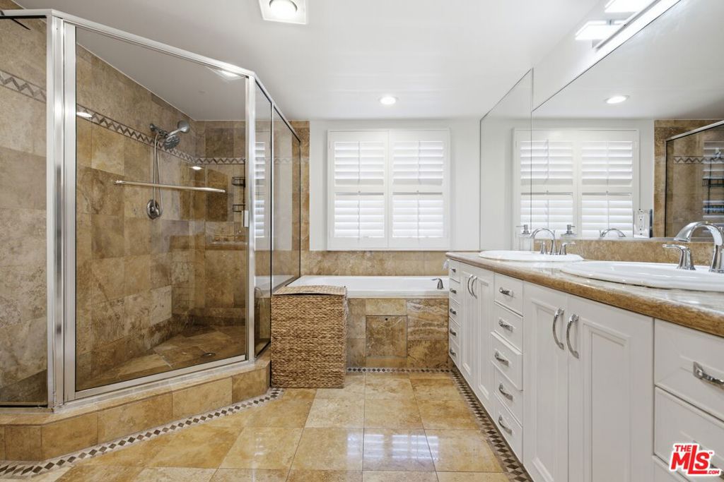 11908 Darlington Avenue 203 Property Photo 14