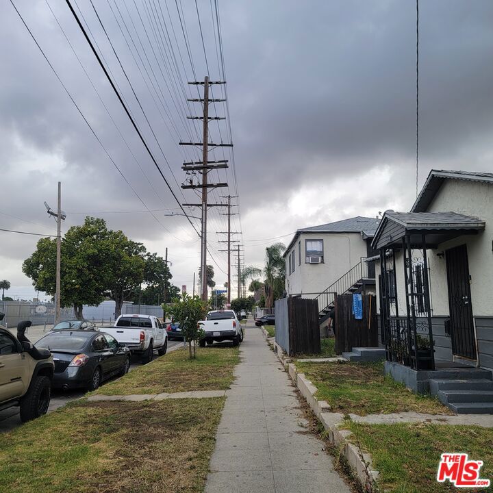 715 W 92nd Street Property Photo 6