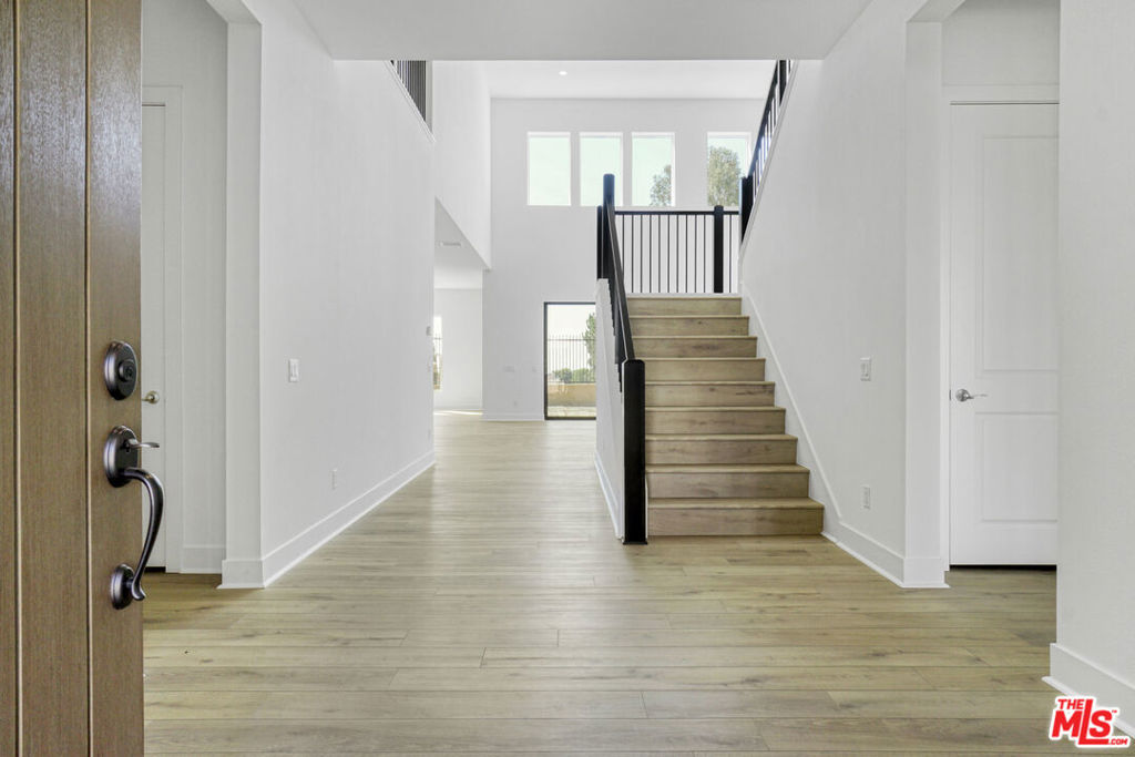 20534 Edgewood Court Property Photo 6