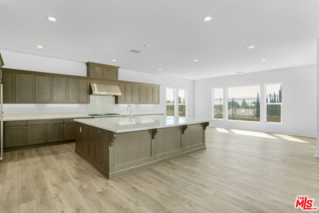 20534 Edgewood Court Property Photo 13
