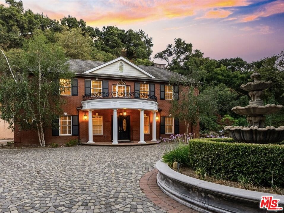 12 Woodlyn Lane Property Photo 1