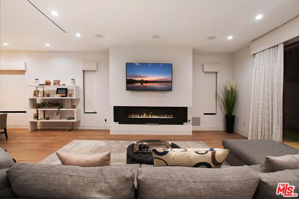 736 N Curson Avenue Property Photo 15