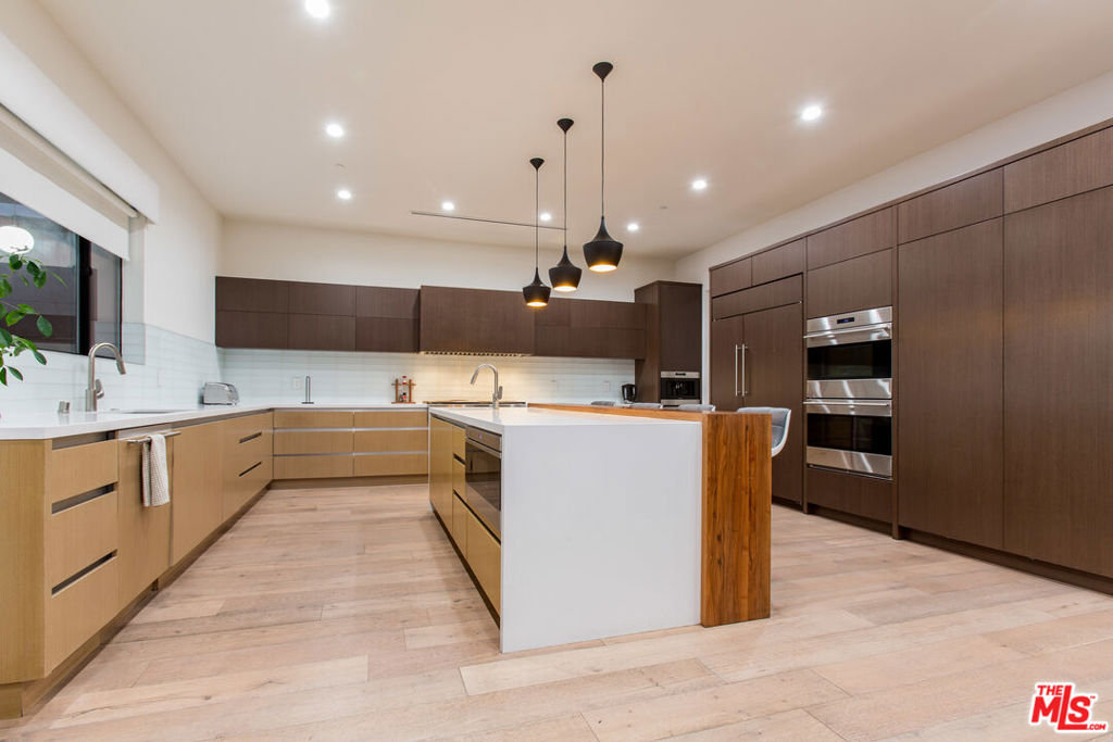 736 N Curson Avenue Property Photo 23