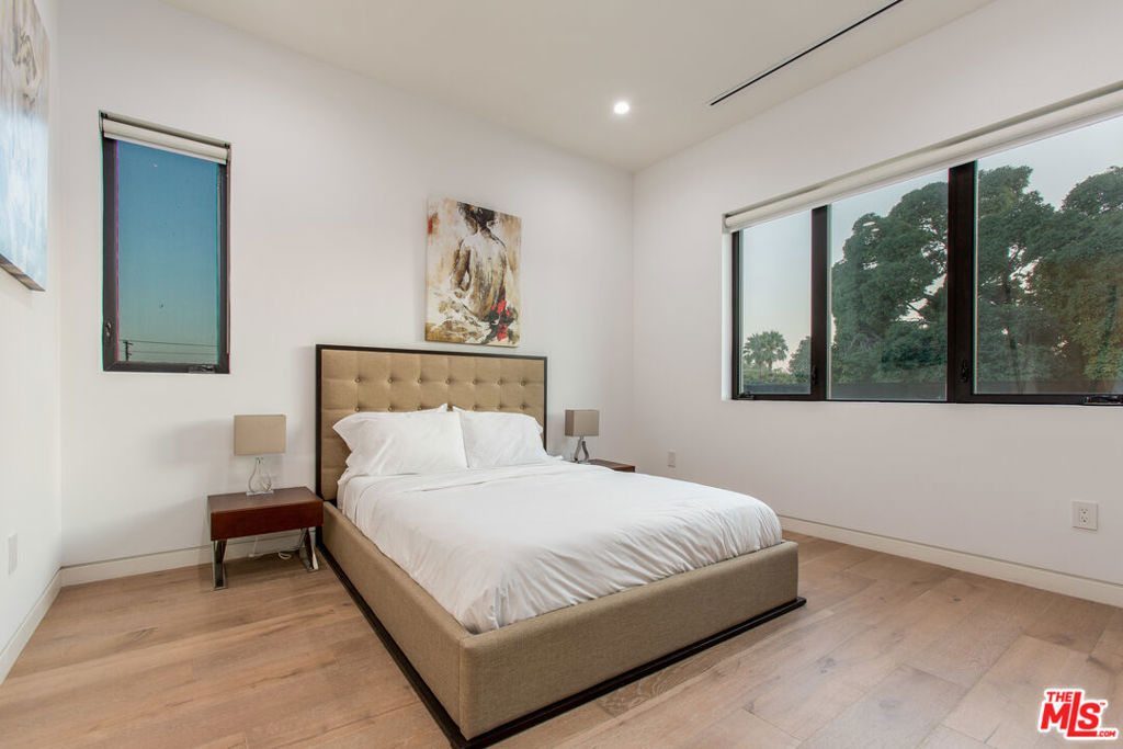 736 N Curson Avenue Property Photo 35