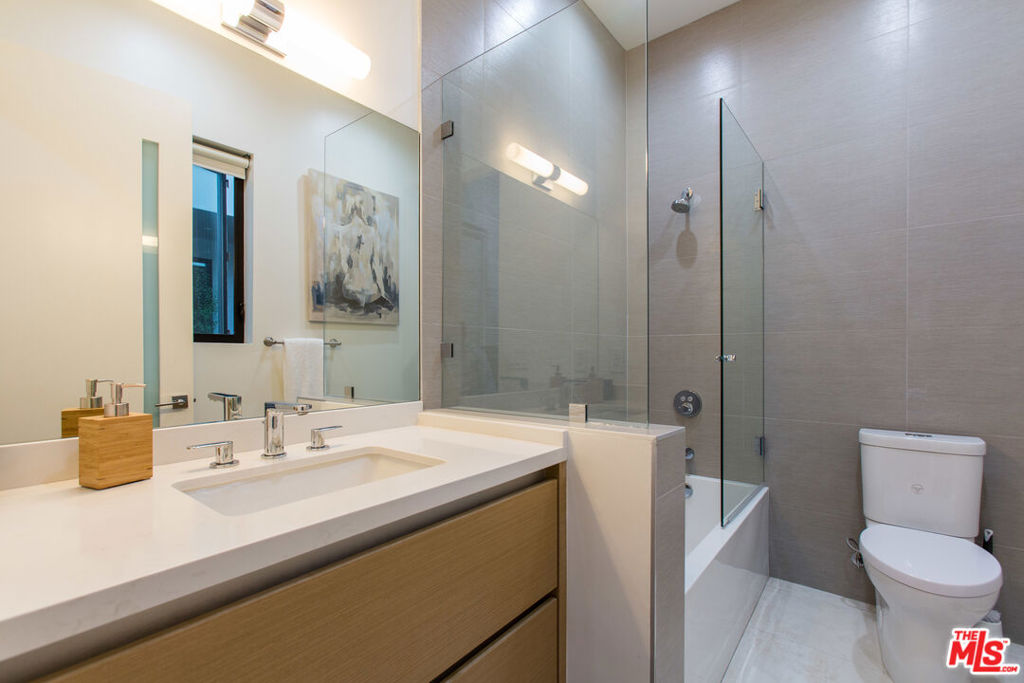 736 N Curson Avenue Property Photo 37