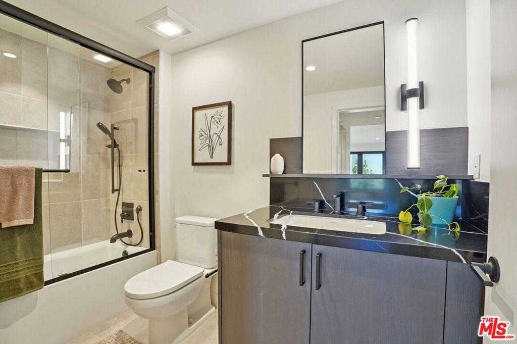 1110 S Spaulding Avenue 204 Property Photo 6
