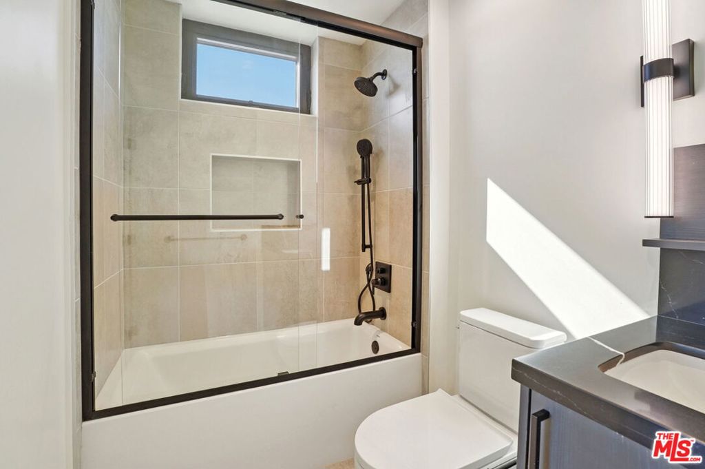 1110 S Spaulding Avenue 204 Property Photo 7
