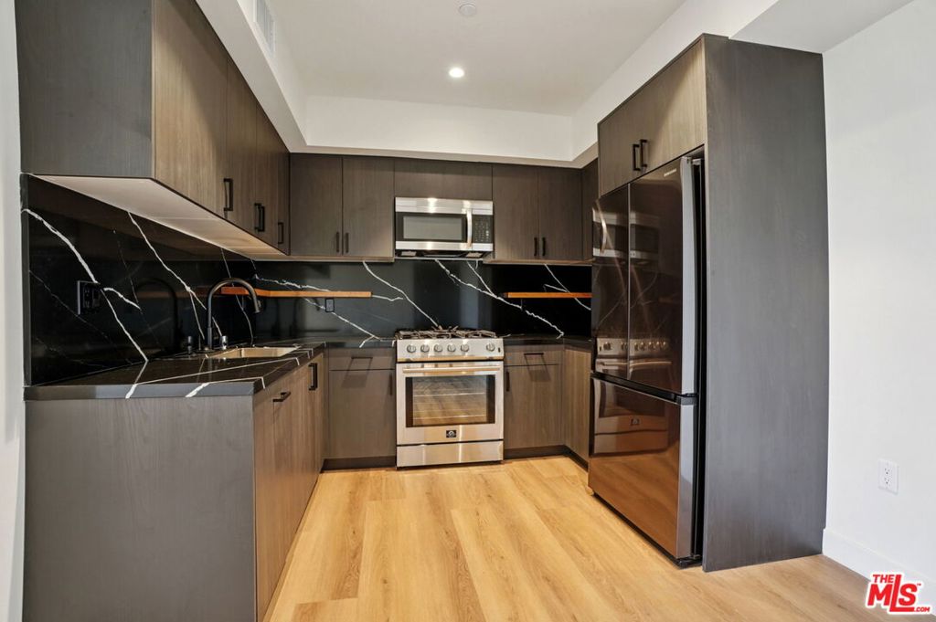 1110 S Spaulding Avenue 204 Property Photo 15