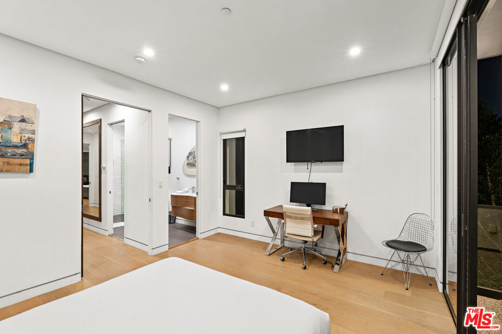 610 N Stanley Avenue Property Photo 30