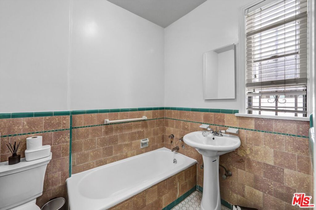1143 Cardiff Avenue Property Photo 17