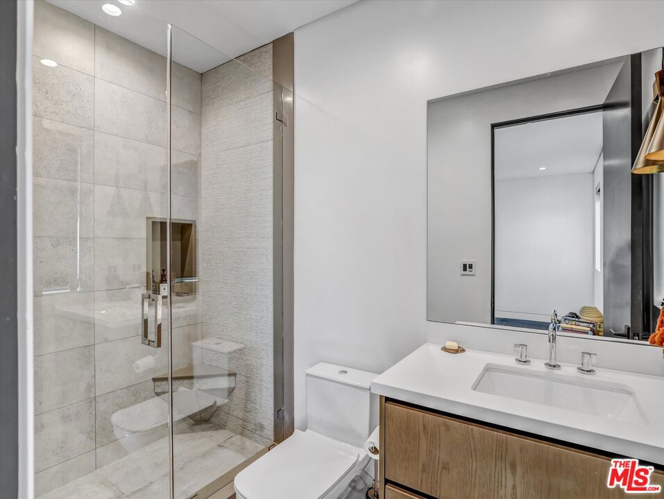 537 N Alta Vista Boulevard Property Photo 22