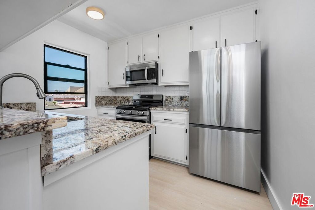 19 Sunset Avenue 3 Property Photo 6
