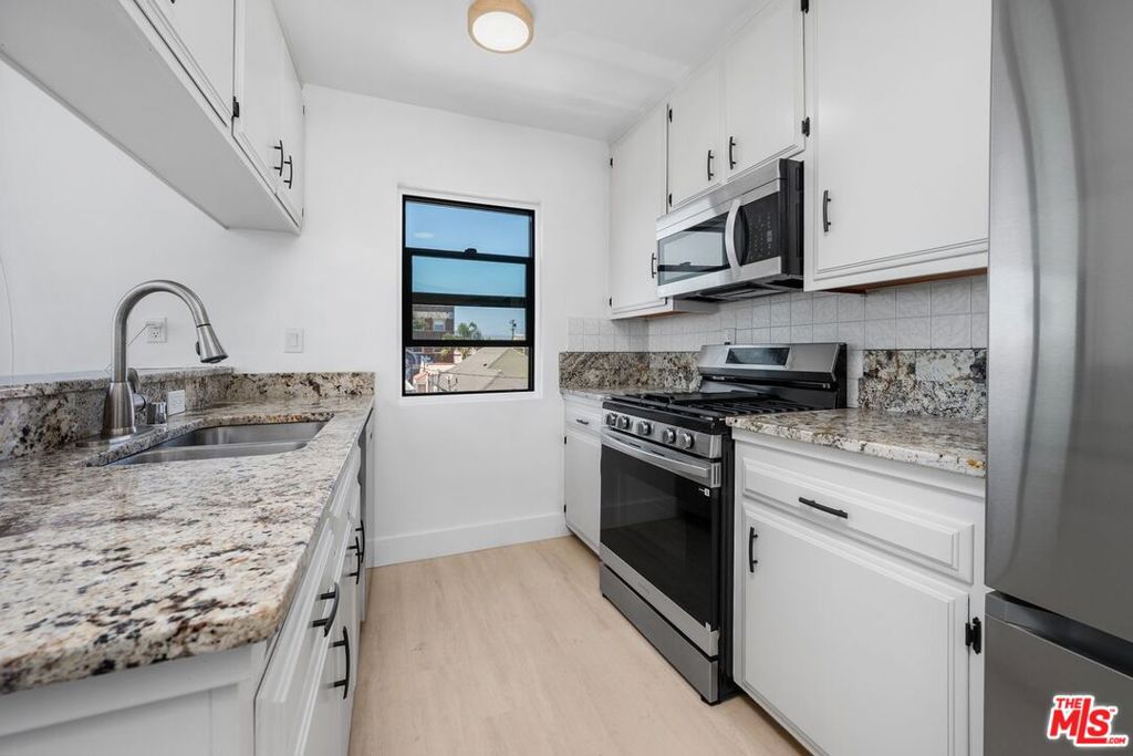 19 Sunset Avenue 3 Property Photo 7