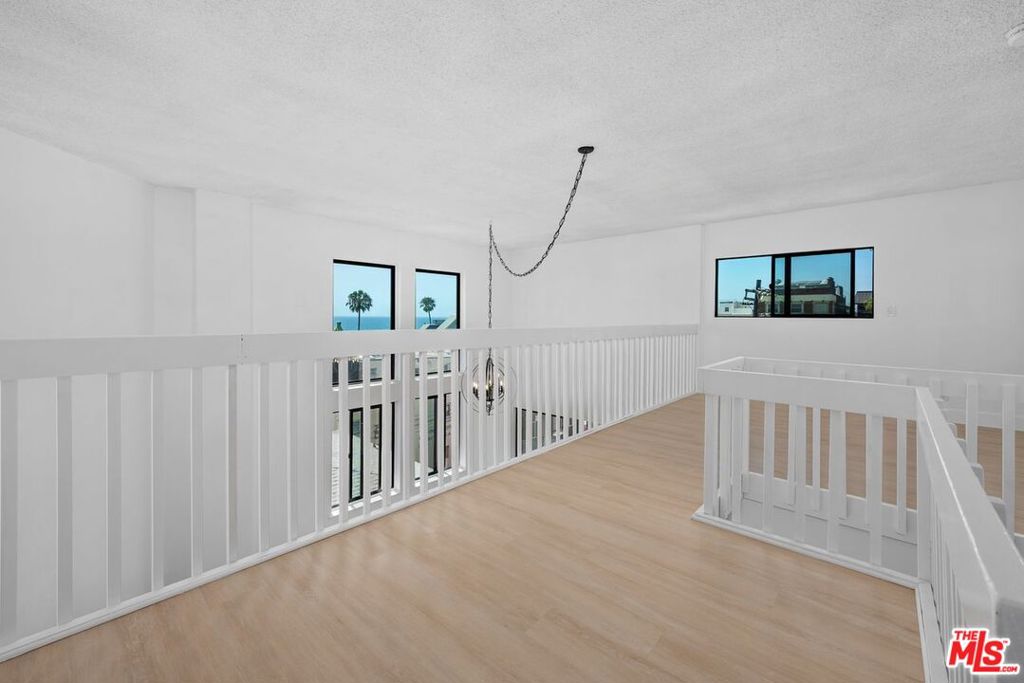 19 Sunset Avenue 3 Property Photo 9