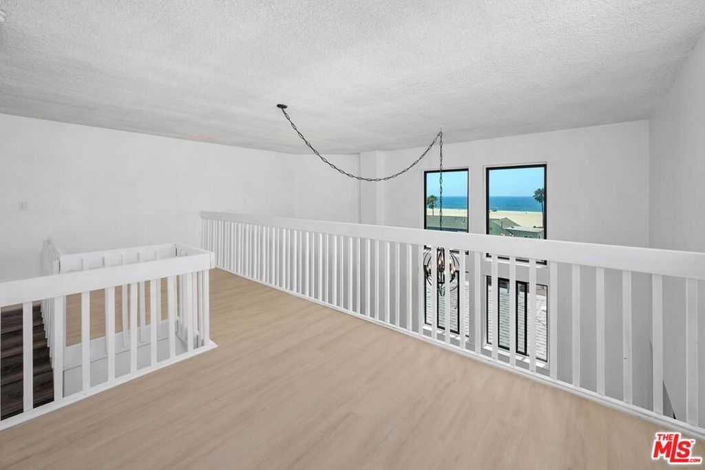 19 Sunset Avenue 3 Property Photo 12