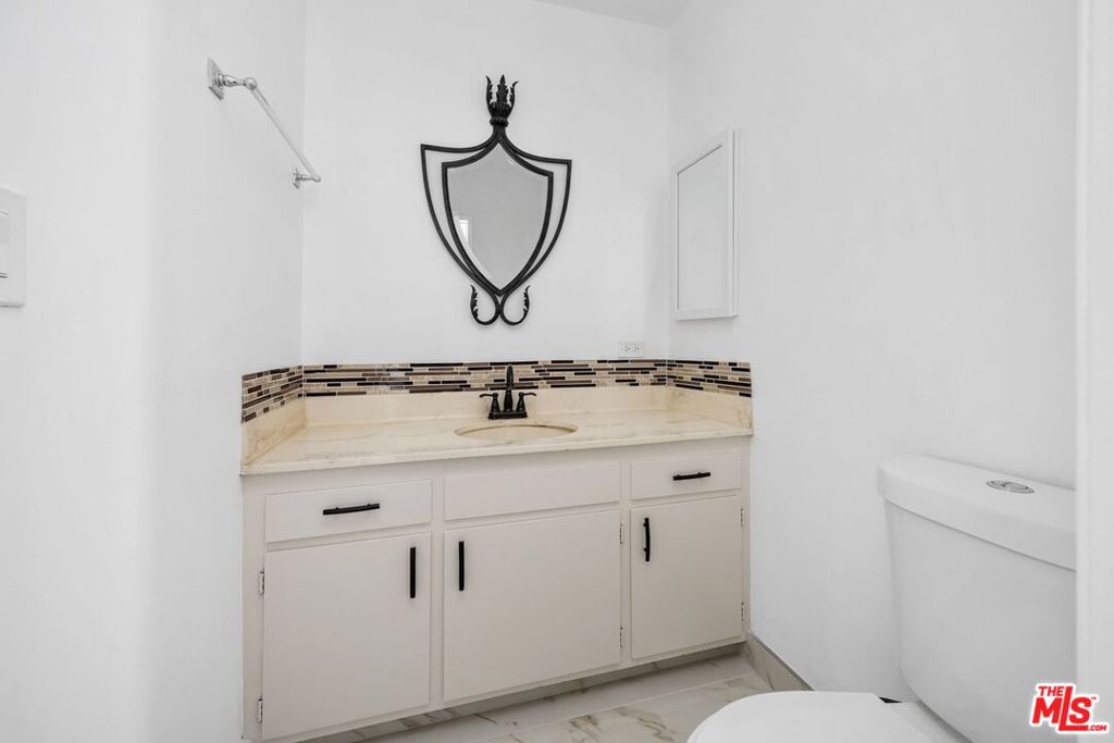 19 Sunset Avenue 3 Property Photo 13