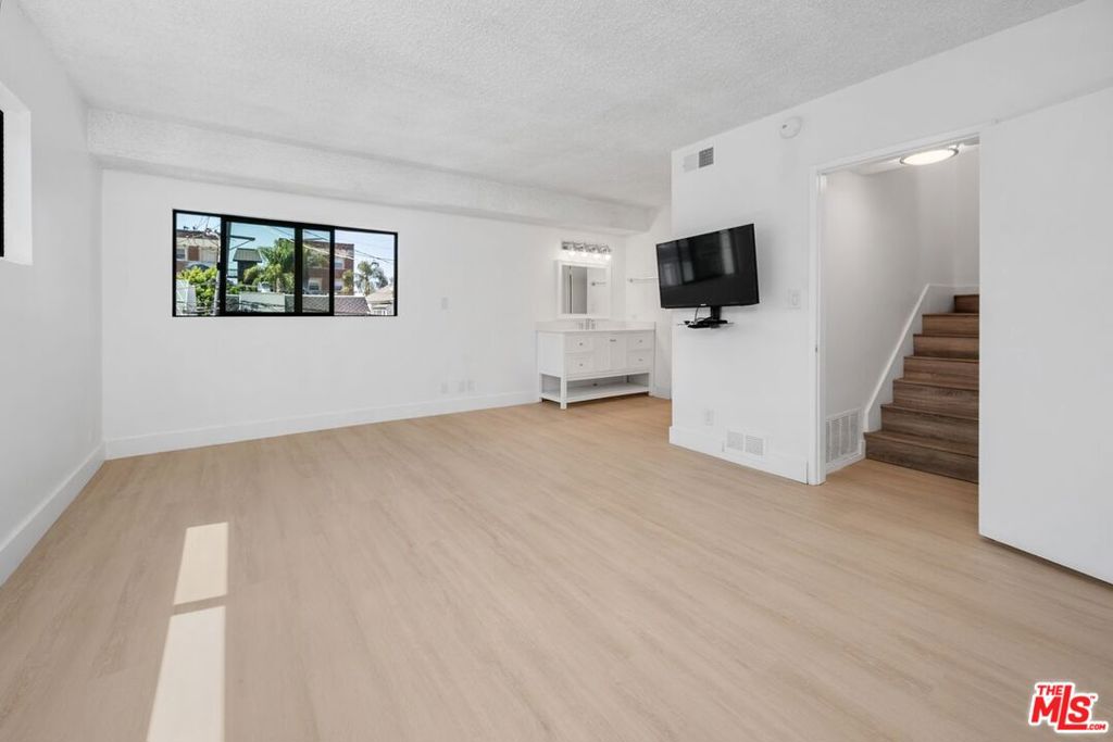 19 Sunset Avenue 3 Property Photo 14