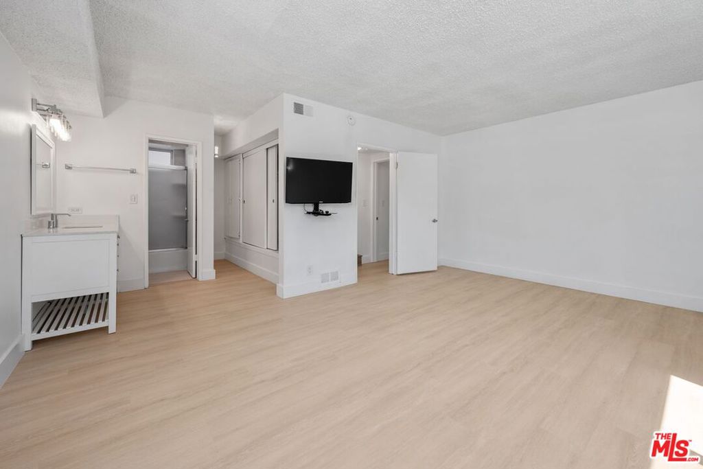 19 Sunset Avenue 3 Property Photo 15