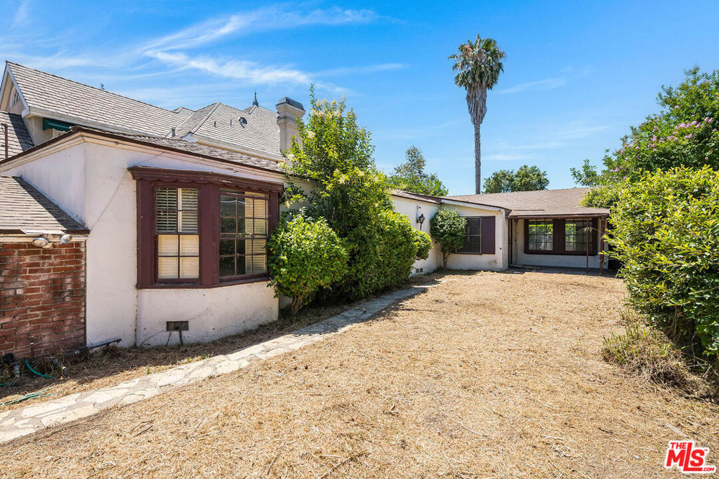 10058 Valley Spring Lane Property Photo 5