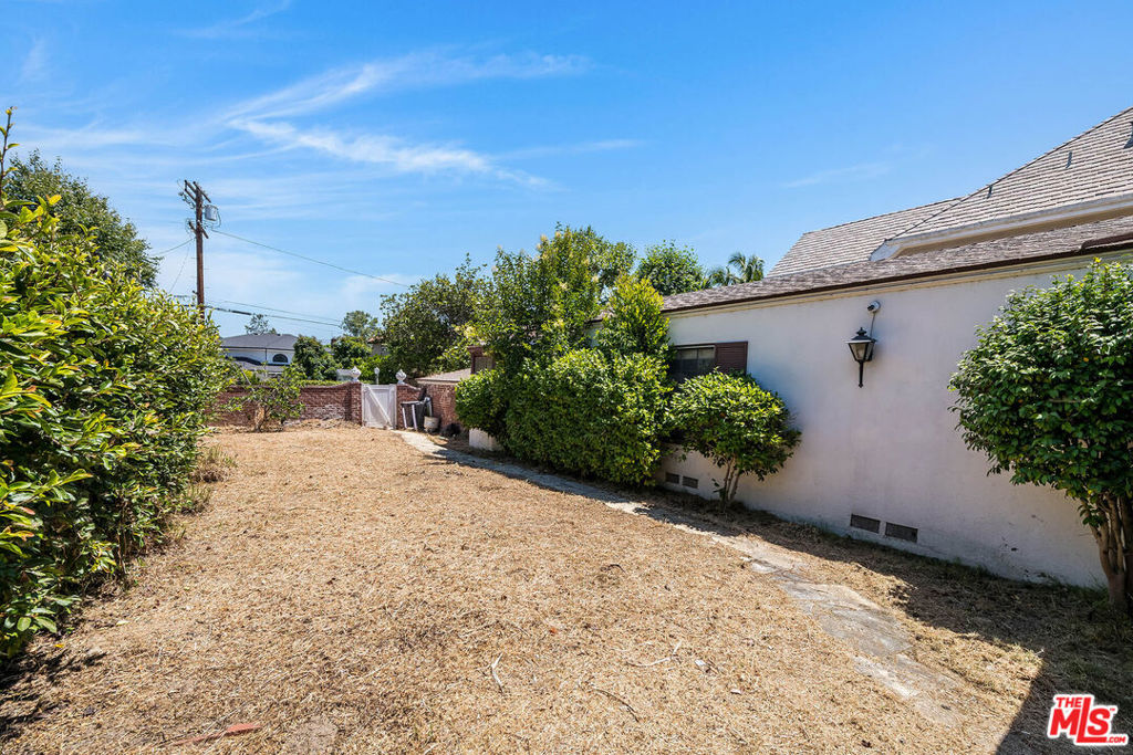 10058 Valley Spring Lane Property Photo 6