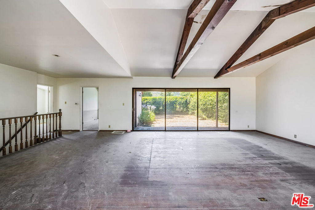 10058 Valley Spring Lane Property Photo 7
