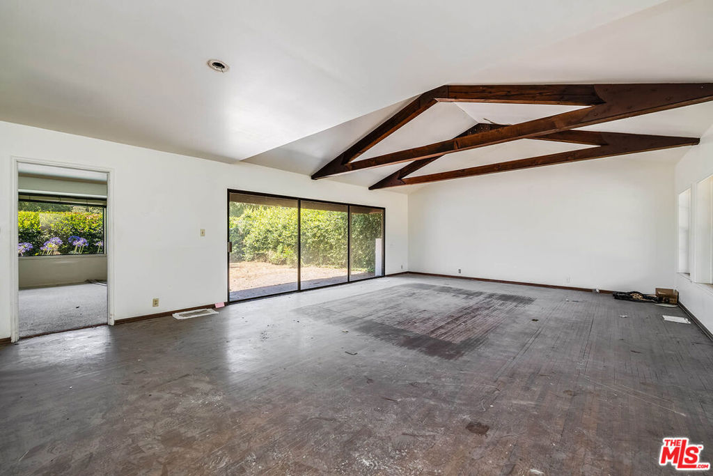 10058 Valley Spring Lane Property Photo 8