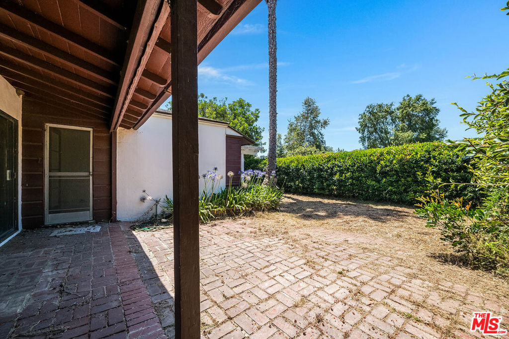 10058 Valley Spring Lane Property Photo 9