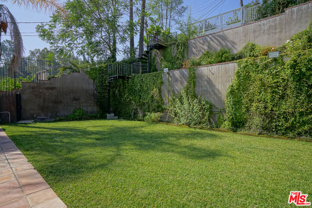13902 Valley Vista Property Photo 20