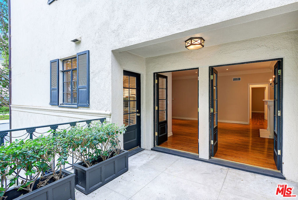 149 S Rodeo Drive Property Photo 4