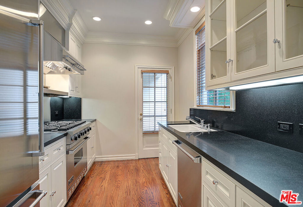 149 S Rodeo Drive Property Photo 10