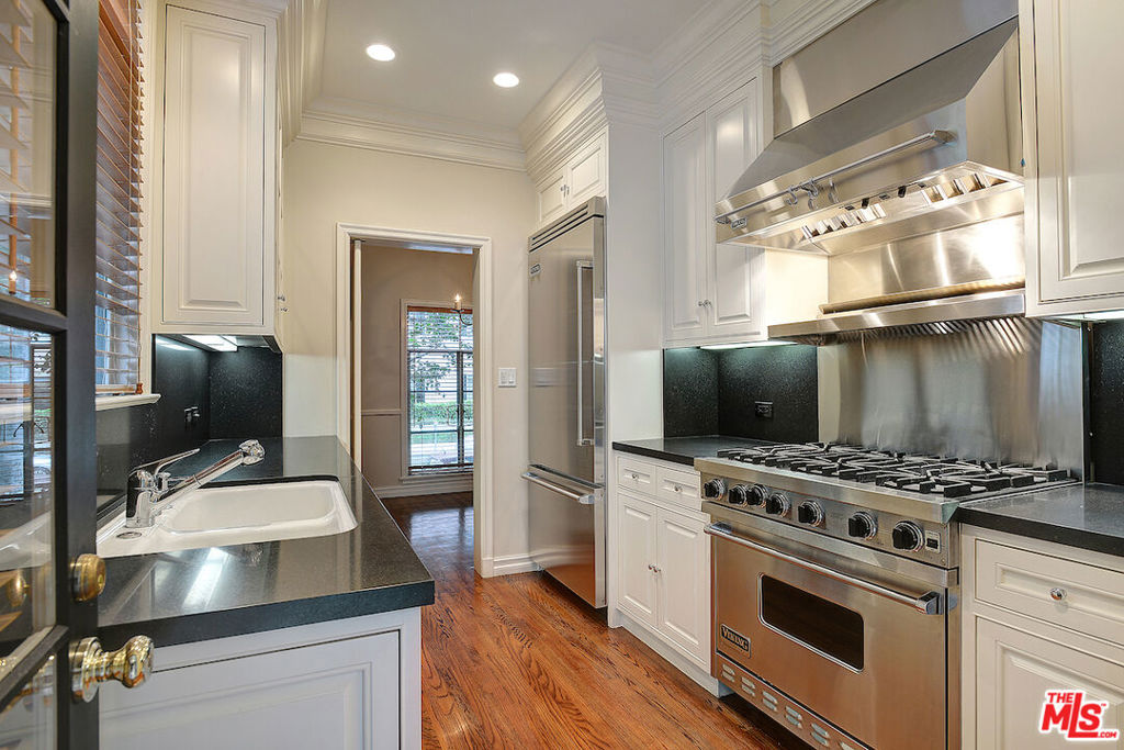 149 S Rodeo Drive Property Photo 11