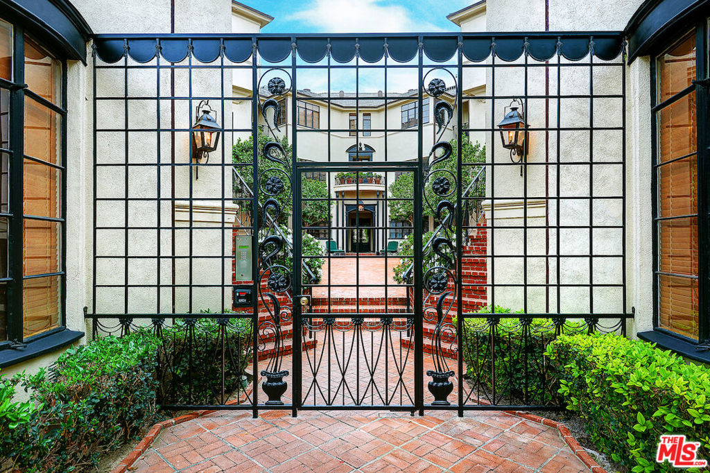 149 S Rodeo Drive Property Photo 20