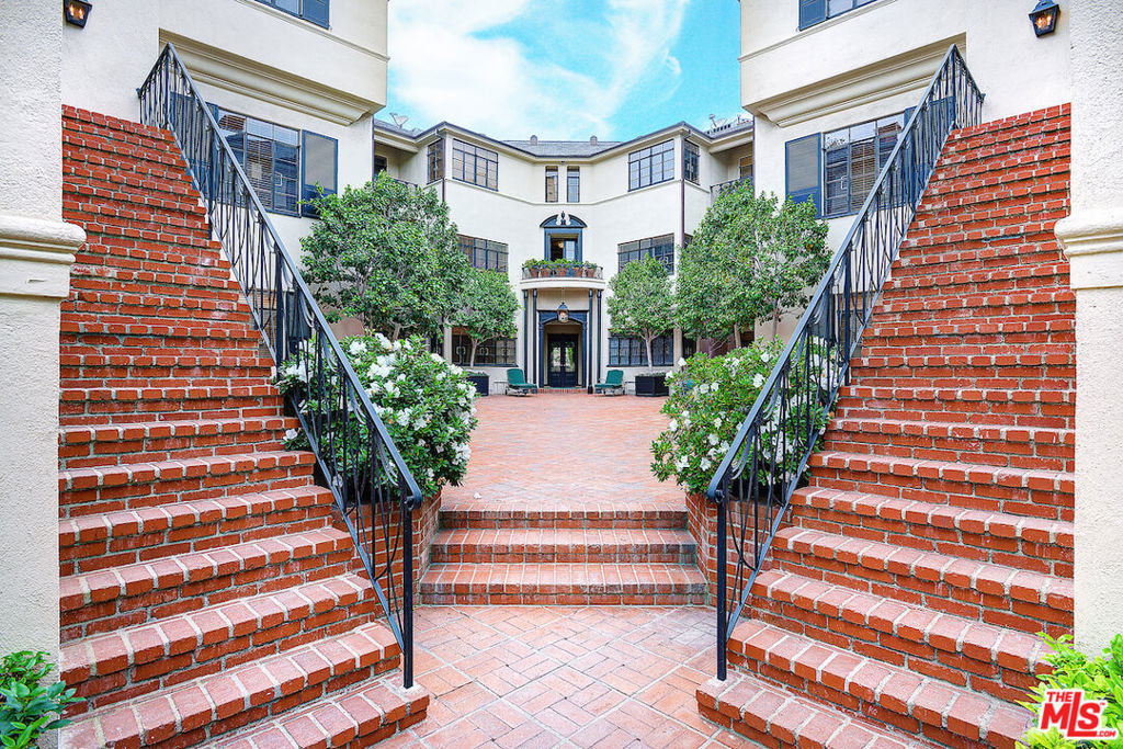 149 S Rodeo Drive Property Photo 21