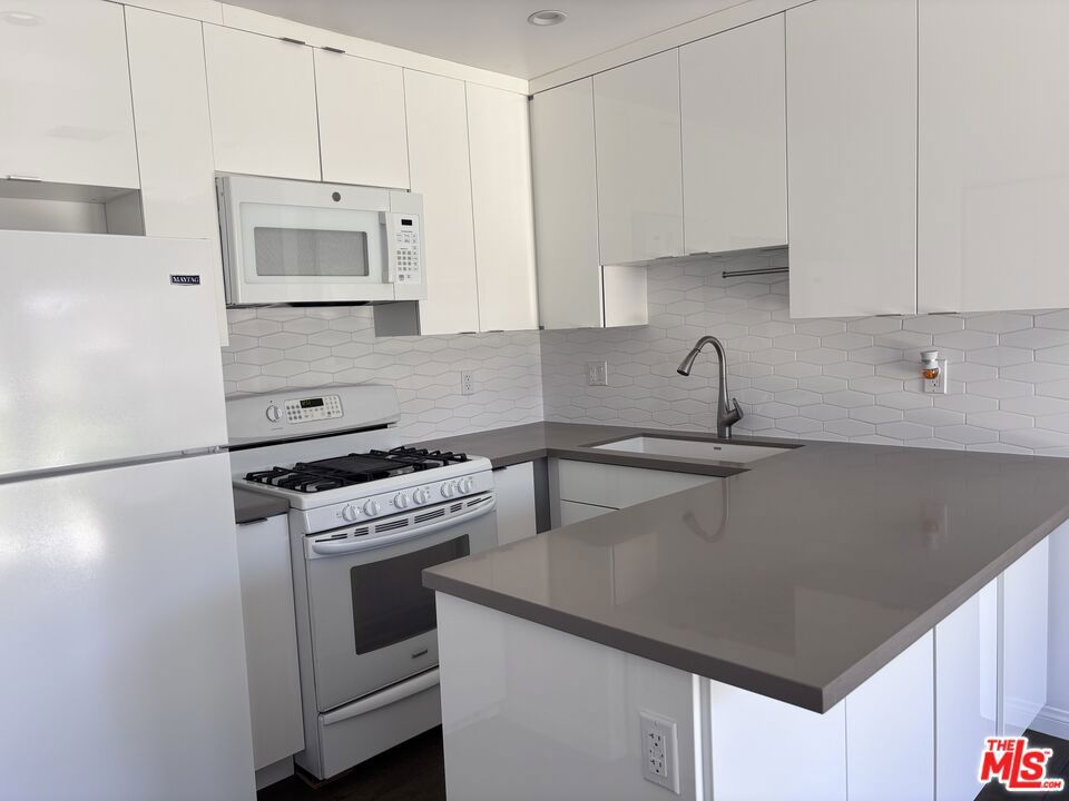 6036 Denny Avenue Property Photo 8
