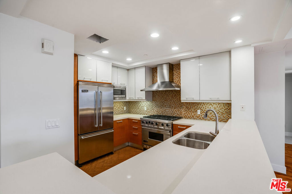 1517 S Bentley Avenue 304 Property Photo 4