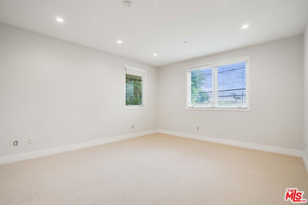 1517 S Bentley Avenue 304 Property Photo 6