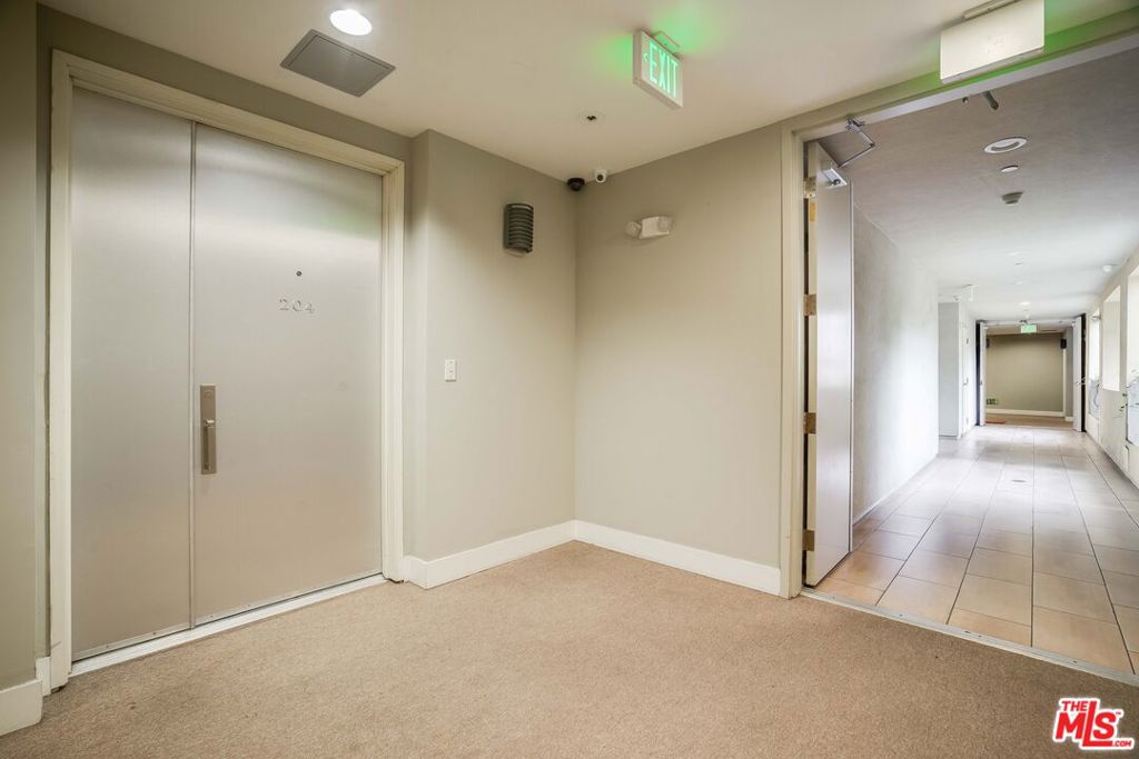 1517 S Bentley Avenue 304 Property Photo 14