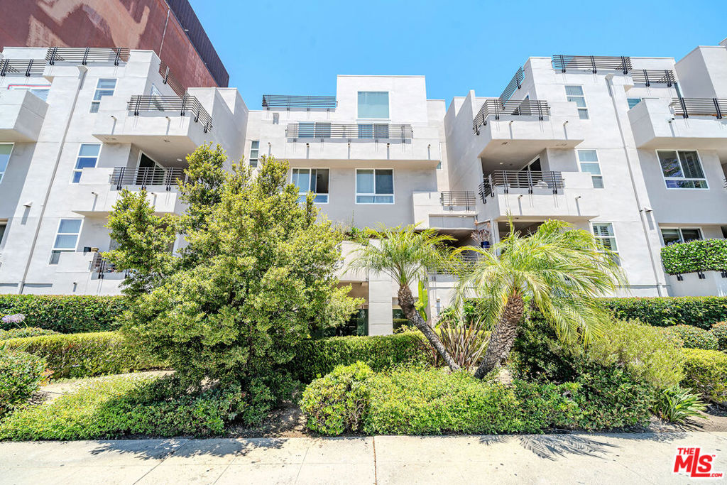 4925 Wilshire Boulevard 302 Property Photo 1